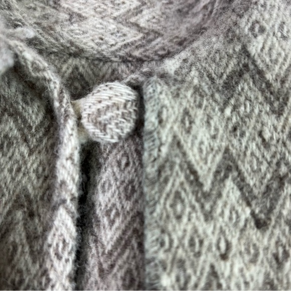 CONFECCIONES ARTILANA 100%Wool Poncho Cape Fringed Hem and Tie Neckline - Picture 9 of 16